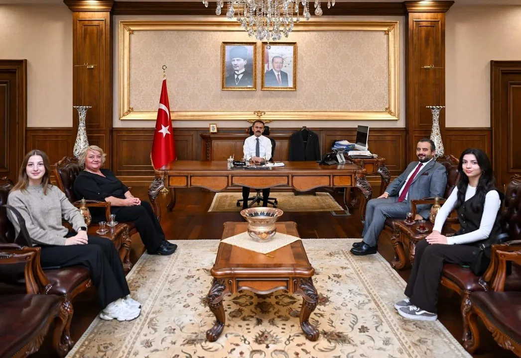 Kocaeli Üniversitesi Dekanı Prof. Dr. Memduh Aslan, Vali Aktaş'ı Ziyaret Etti