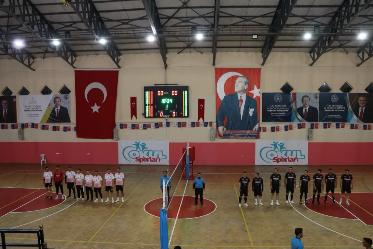 Ardahan'da 3. Kamu Spor Oyunları Voleybol Turnuvası'nda Final Heyecanı Sürüyor