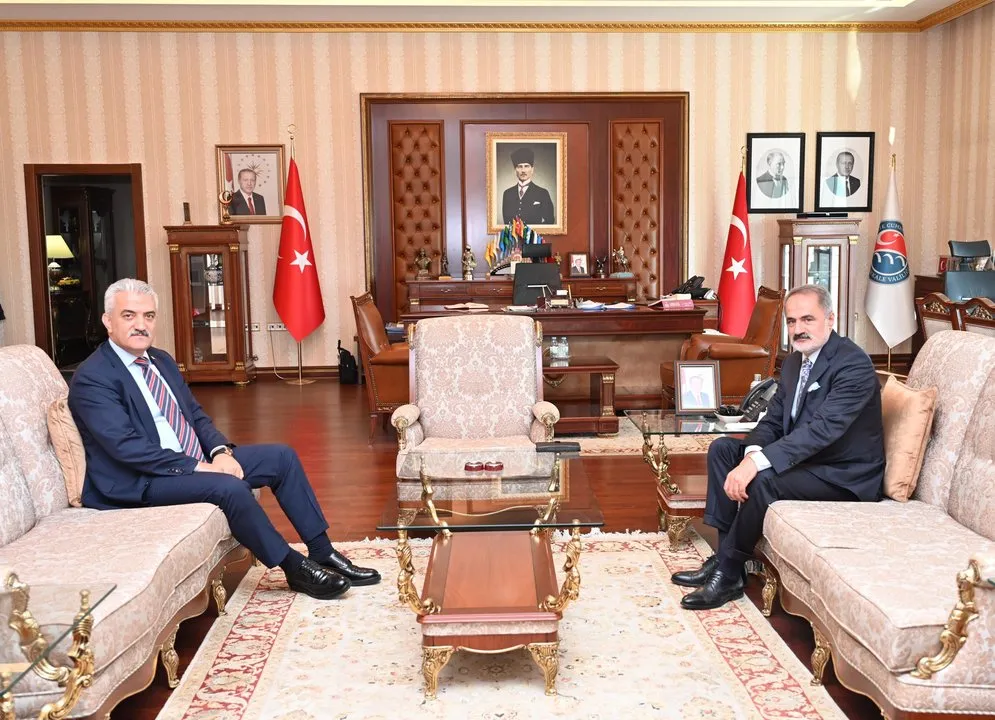 TCDD Genel Müdürü Veysi Kurt, Kırıkkale Valisi Mehmet Makas'ı Ziyaret Etti