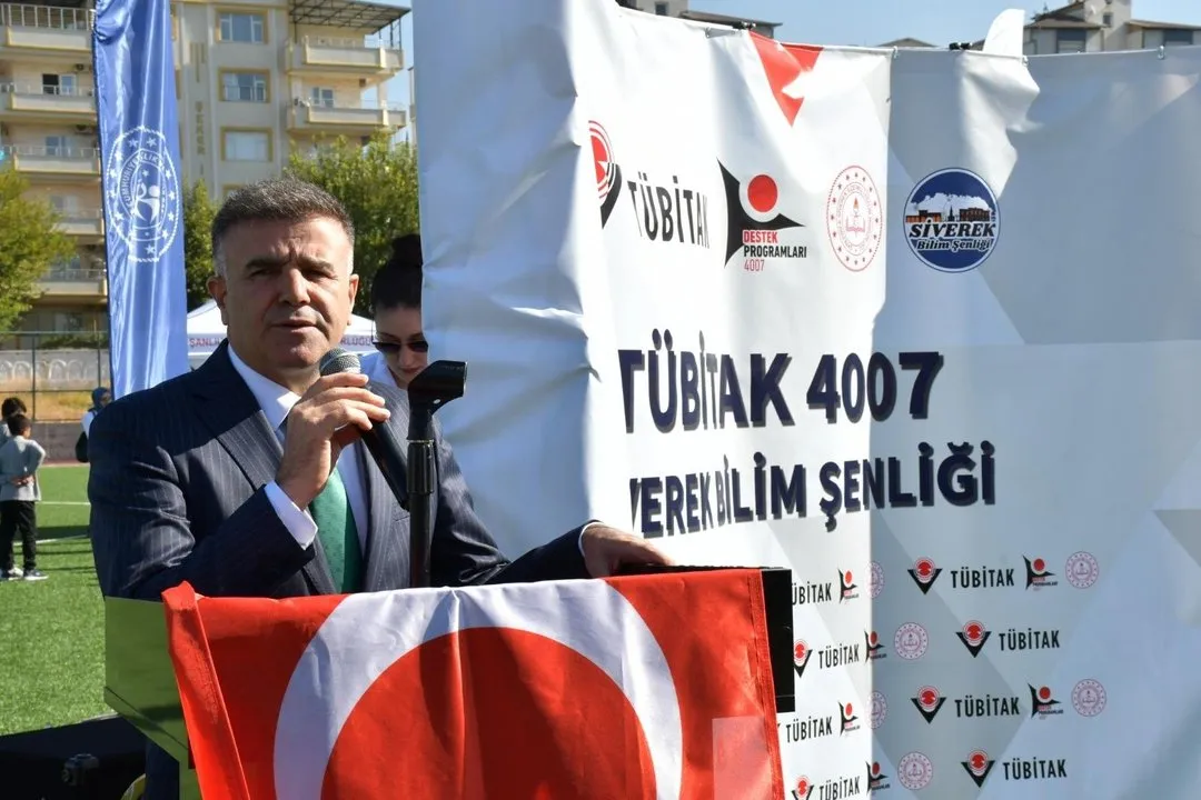 Şanlıurfa İl Milli Eğitim Müdürü Siverek Bilim Şenliği'nde Öğrencilerle Buluştu