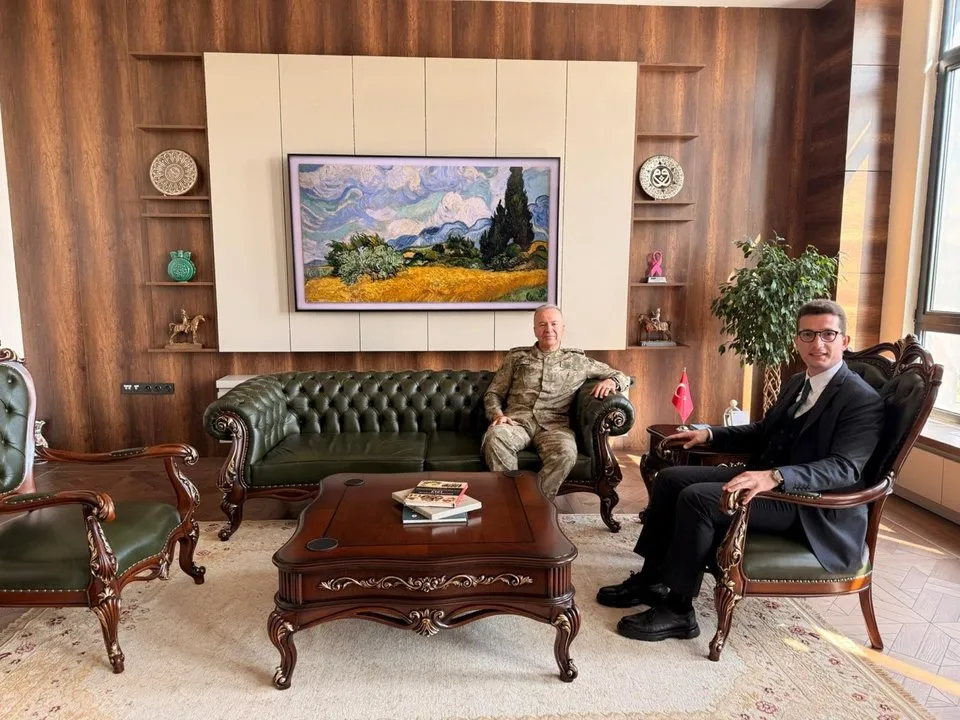 2. Kolordu Komutanı Tümgeneral Özveren, Ezine Kaymakamı Kaptanoğlu'nu Ziyaret Etti