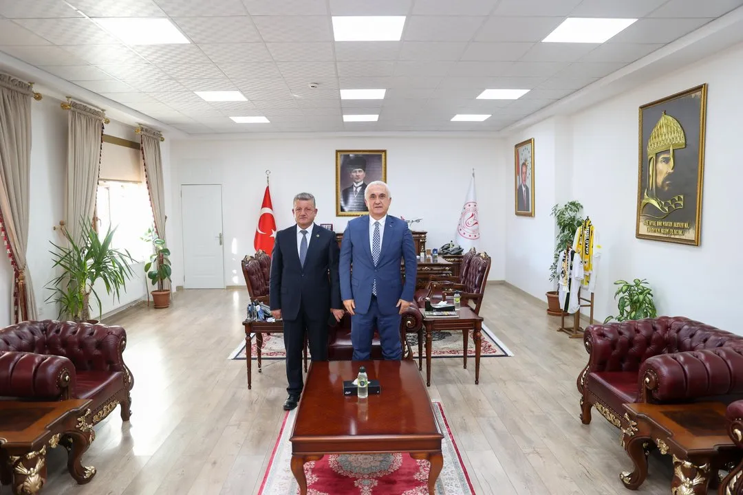Erentepe Belediye Başkanı Haydaroğulları, Muş Valisi Çakır'ı Makamında Ziyaret Etti