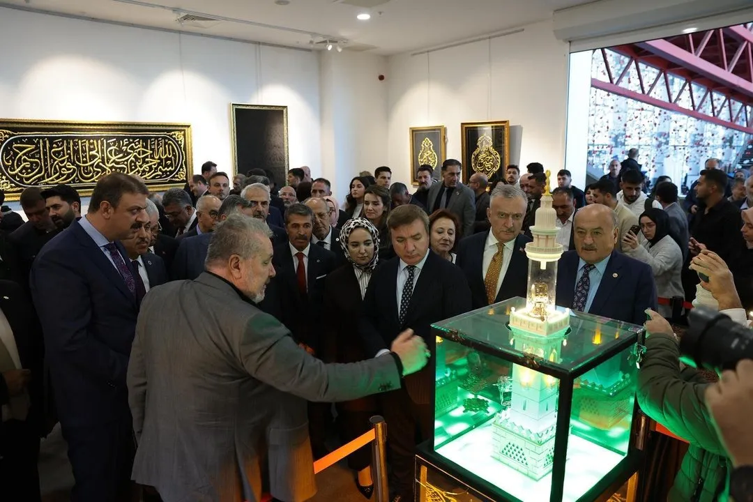 Erzincan'da Mukaddes Emanetler Sergisi Büyük İlgiyle Açıldı