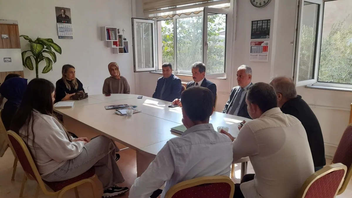 İznik İlçe Milli Eğitim Müdürü Selçuk İlkokulu'nu Ziyaret Etti, Eğitim Modellerini Değerlendirdi