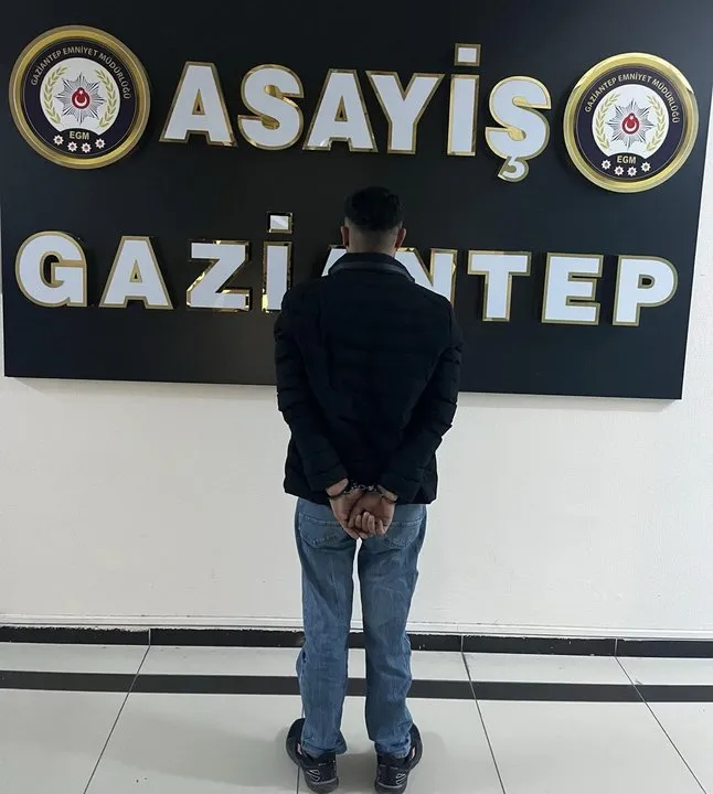 Gaziantep'te Ruhsatsız Silah ve Kaçak Telefo Ele Geçirildi: Bir Şüpheli Yakalandı