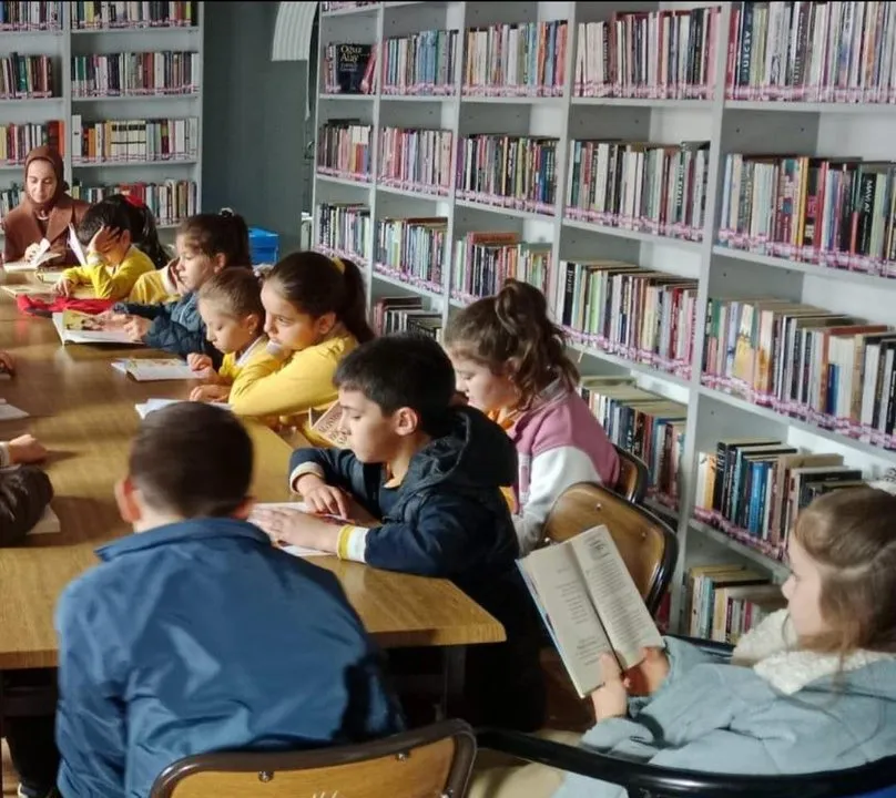 İznik'te 'Oku_yorum' Projesi Kapsamında Öğrenciler İlçe Halk Kütüphanesini Ziyaret Etti