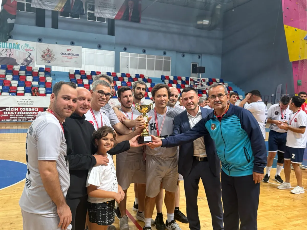 Zonguldak Kamu Spor Oyunları Erkek Voleybol Müsabakaları Tamamlandı, Takımlar Ödüllendirildi