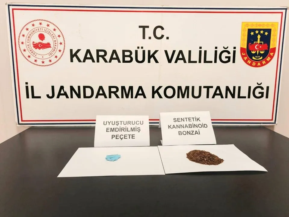 Karabük Merkez'de Uyuşturucu Operasyonu: Bonzai ve Uyuşturucu Emdirilmiş Peçete Ele Geçirildi