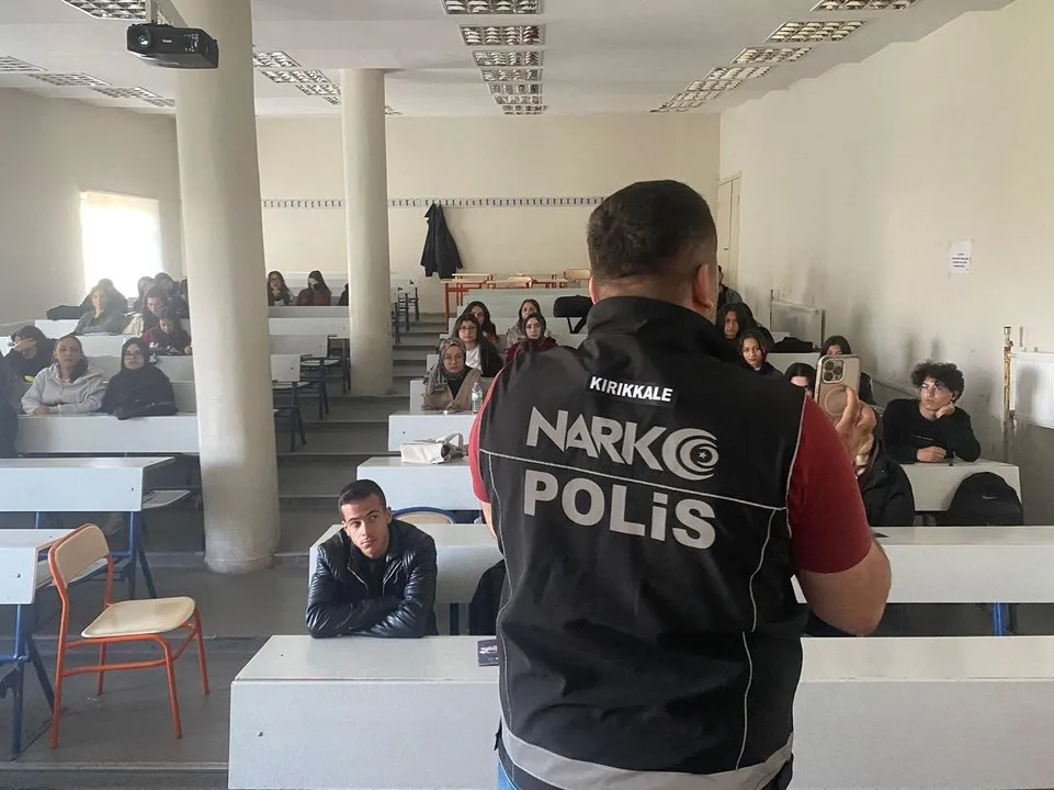 Kırıkkale Emniyeti'nden Öğrencilere Narkotik Eğitim ve Bilgilendirme