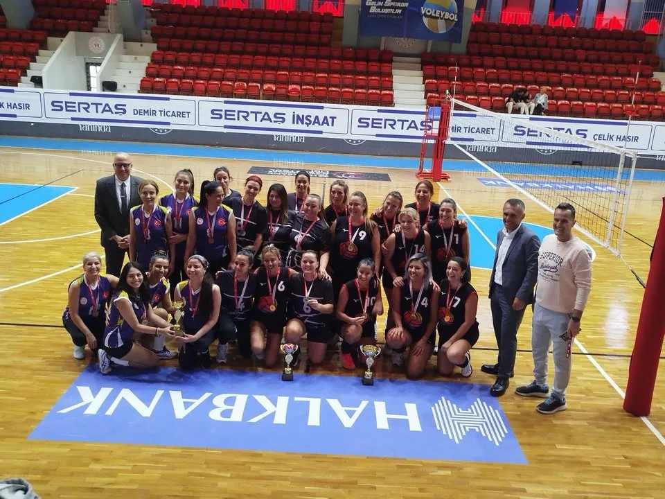 Adana Aile ve Sosyal Hizmetler Kadın Voleybol Takımı Kamu Spor Oyunlarında 3. Oldu