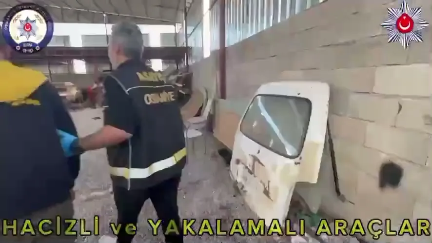 Osmaniye'de Deprem Mağduru Araçları Hileli Yolla Satan Şebeke Çökertildi