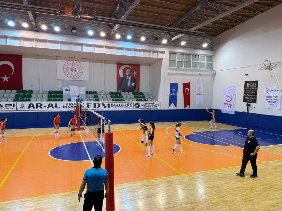 Konya Voleybol Yıldız Kızlar İl Birinciliği'nde Ereğli Temsilcileri Mücadele Ediyor