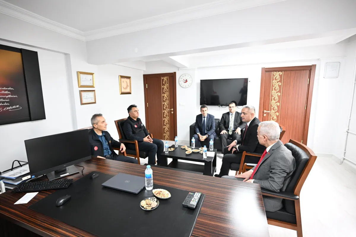 Kırklareli Valisi ve Göç İdaresi Başkanı İl Göç Müdürlüğünü Ziyaret Etti