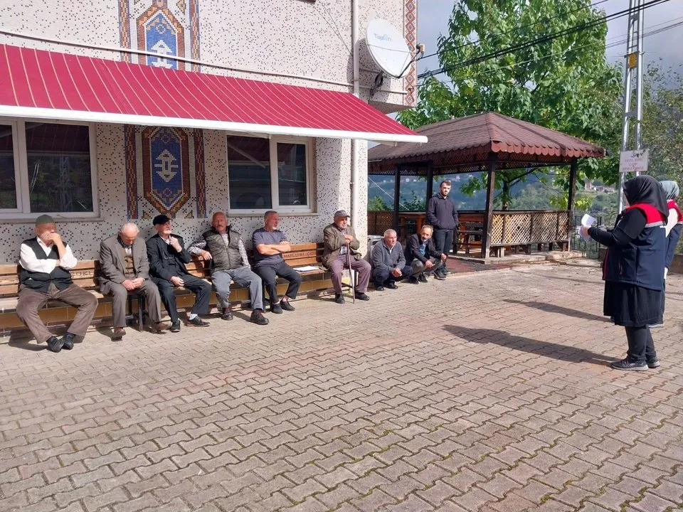 Trabzon'da Çaykara İlçe Tarım'dan Üreticilere Yönelik 'Cuma Buluşmaları' Bilgilendirmesi