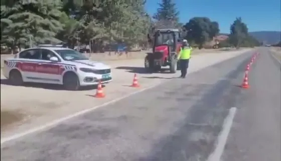 Uşak Jandarması Trafik Güvenliği İçin Denetimlere Devam Ediyor