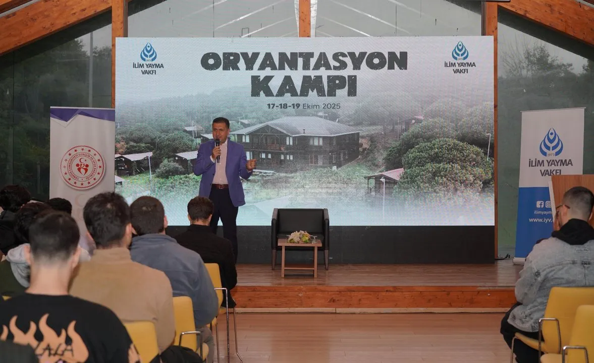 Millî Eğitim Müdürü Yentür'den Marmaracık Gençlik Kampı'nda Öğrencilere Tecrübe Aktarımı