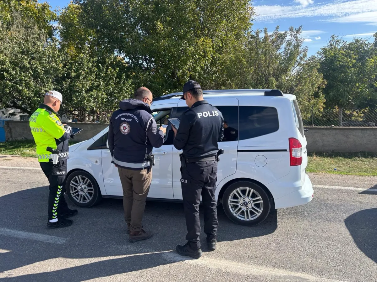 Kırşehir'de Düzensiz Göçle Mücadele Operasyonu: 8 Düzensiz Göçmen Yakalandı