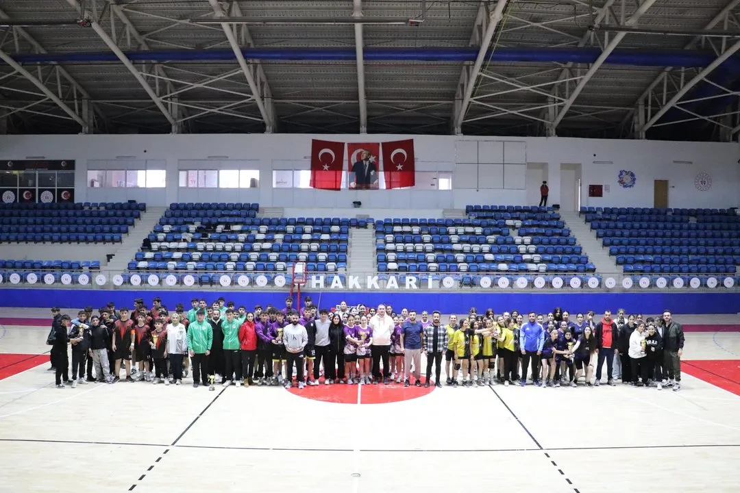 Hakkari'de Okul Sporları Hentbol İl Birinciliği Tamamlandı