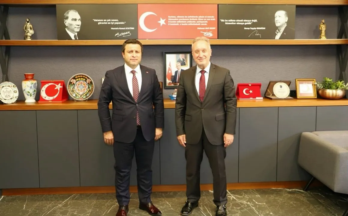 Yomra Kaymakamı Trabzon İl Sağlık Müdürü'nü Makamında Ziyaret Etti