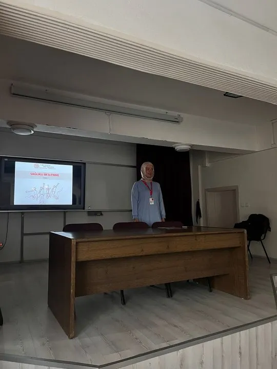 Acıpayam'da İmam Hatip Lisesinde Sağlıklı Beslenme ve Fiziksel Aktivite Eğitimi Verildi