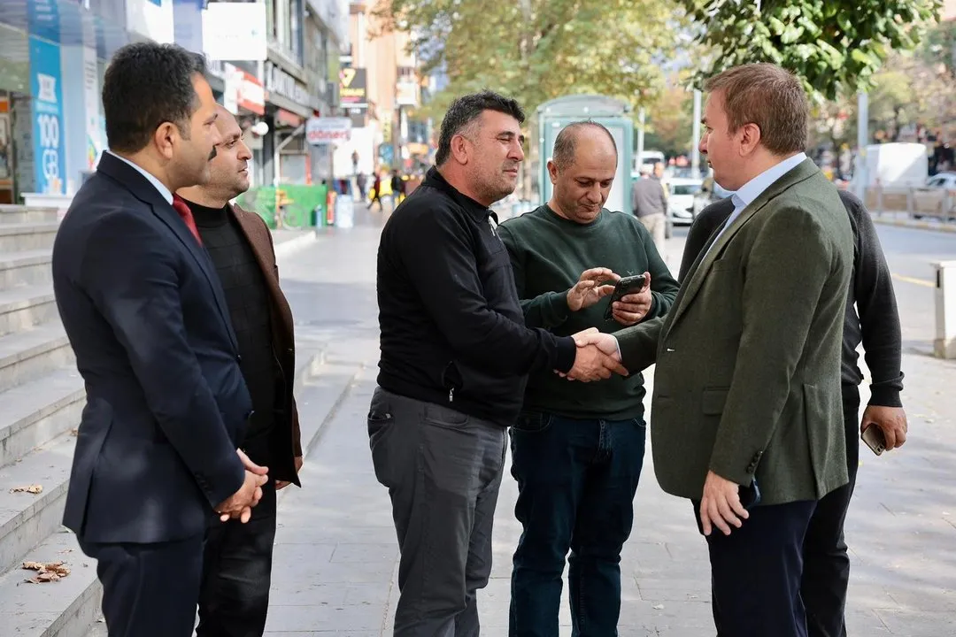 Erzincan Valisi Aydoğdu Vatandaş ve Esnafla Buluştu
