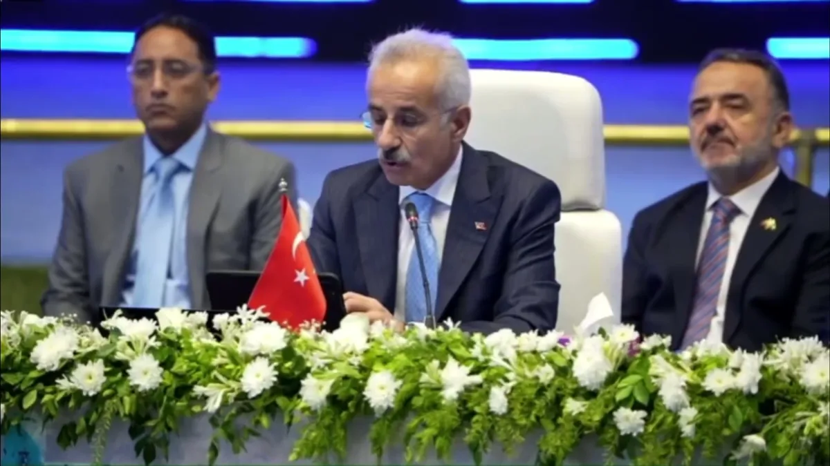 Ulaştırma Bakanı Uraloğlu, Pakistan'da Bölgesel Konferansta Konuştu