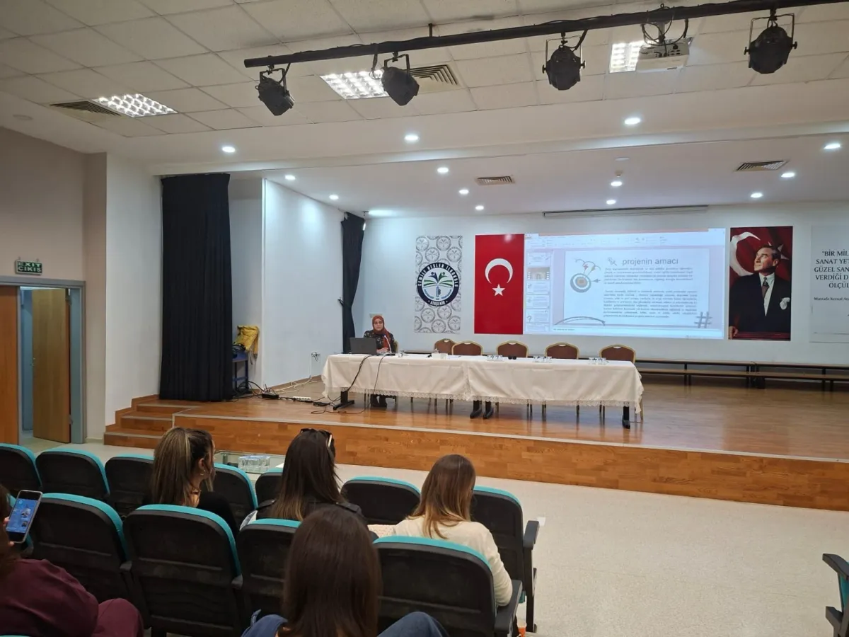 Ataşehir'de Öğretmenim Benimle Projesi Toplantısı Yapıldı: Kayıp ve Yas Psikolojisi Ele Alındı