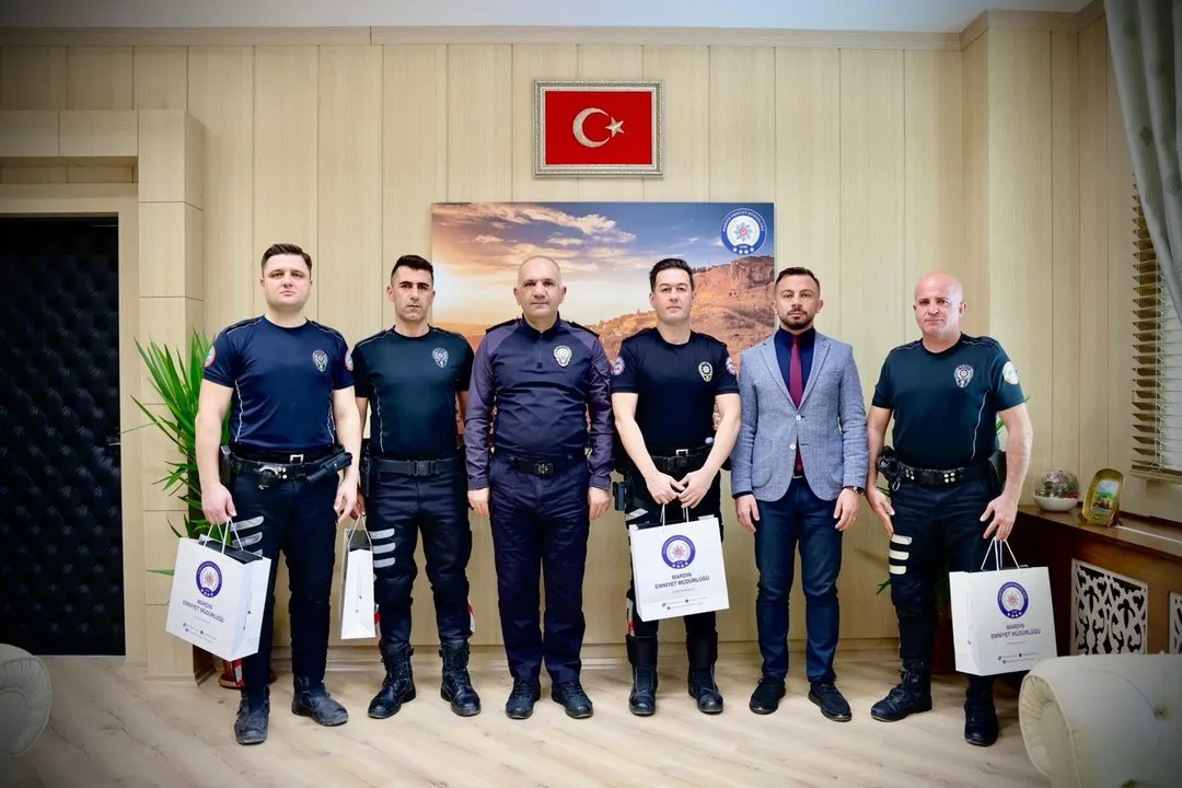 Mardin'de Dört Ruhsatsız Tabanca Ele Geçirildi: Ekipler Tebrik Edildi