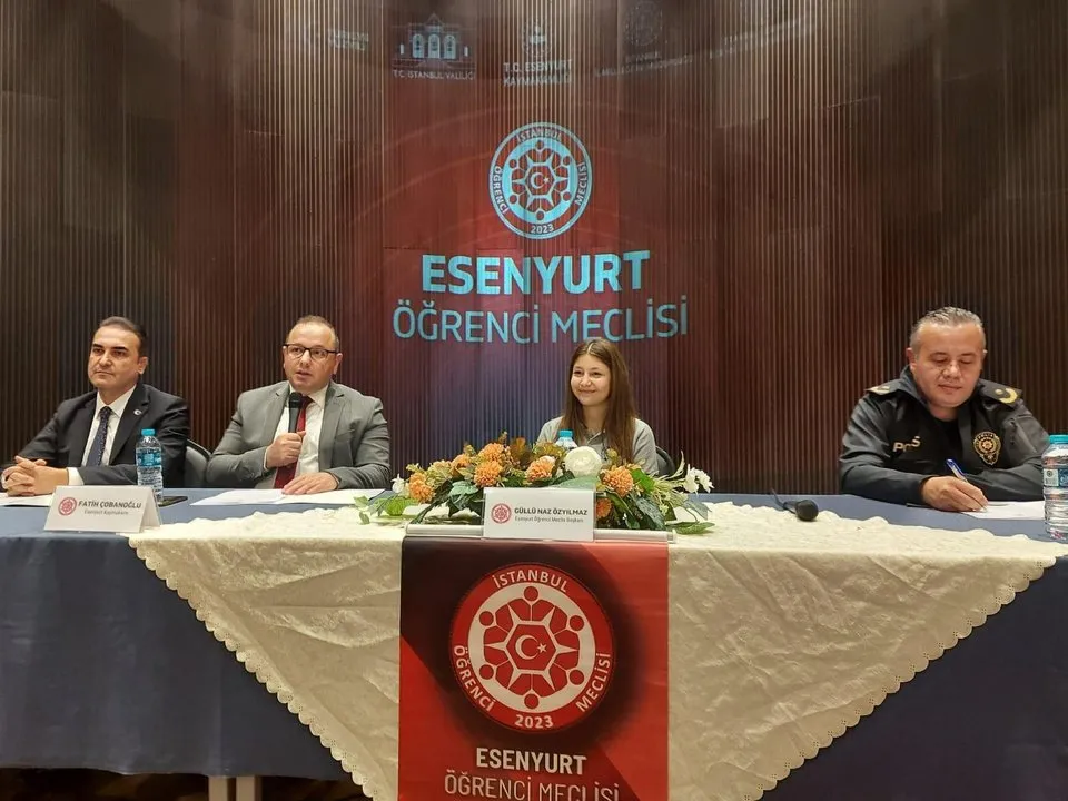 Esenyurt Öğrenci Meclisi Divan Toplantısı: Siber Zorbalık ve Okul Güvenliği Ele Alındı