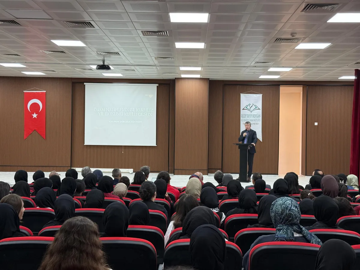 Sultangazi'de İmam Hatipliler Haftası İlçe Kutlama Programı Gerçekleşti