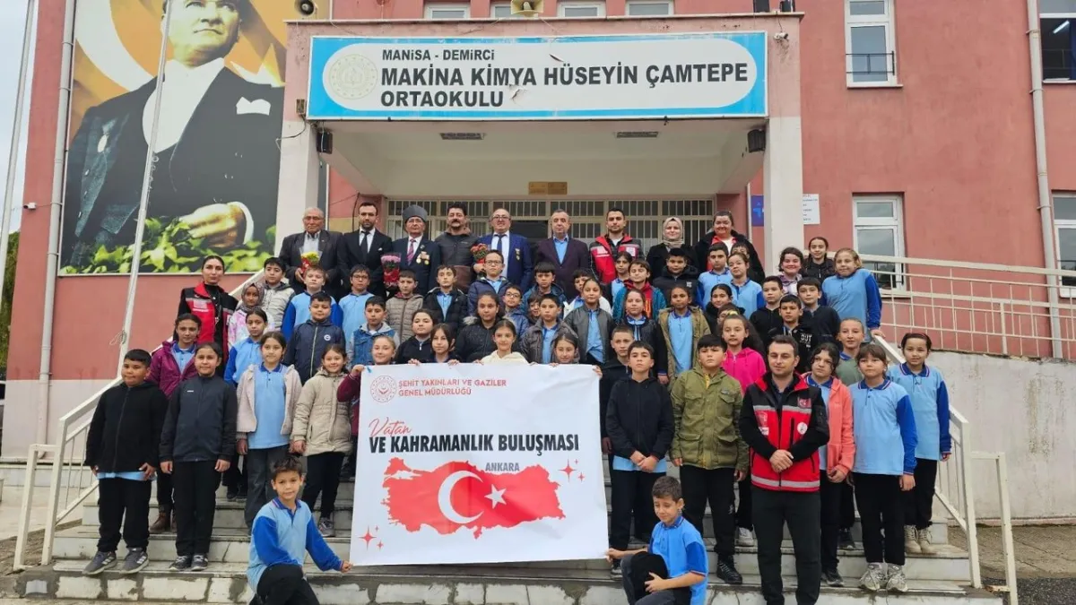 Manisa'da Cumhuriyet Bayramı Etkinliğinde Gaziler Öğrencilerle Buluştu