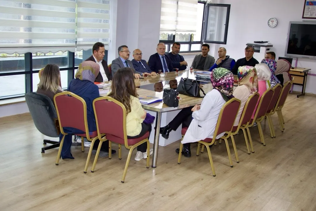 Tokat İl Milli Eğitim Müdürü'nden Şehit Yüzbaşı Erdal Okul'da TYMM Çalışmaları Toplantısı