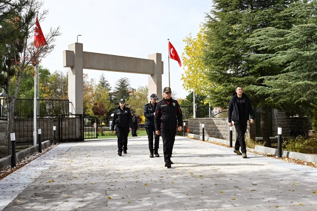 Kırşehir Emniyet Müdürü Mesut Görücü'den Şehit Polis Memuru Yılmaz'a Vefa Ziyareti