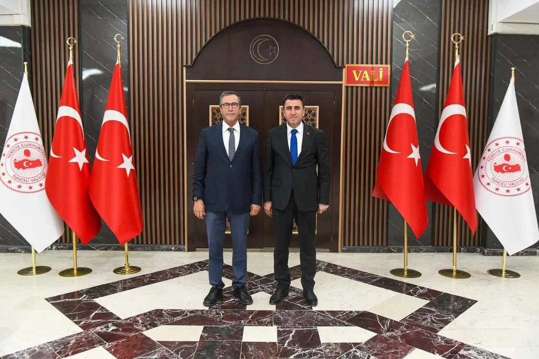 Tunceli Vali Yardımcılığı Yapmış Eski Kastamonu Valisi Enis Yeter, Vali Şefik Aygöl'ü Ziyaret Etti