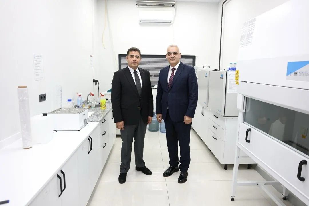 Düzce Valisi Selçuk Aslan, Bebek Maması Üreten Gürler Global'i Ziyaret Etti