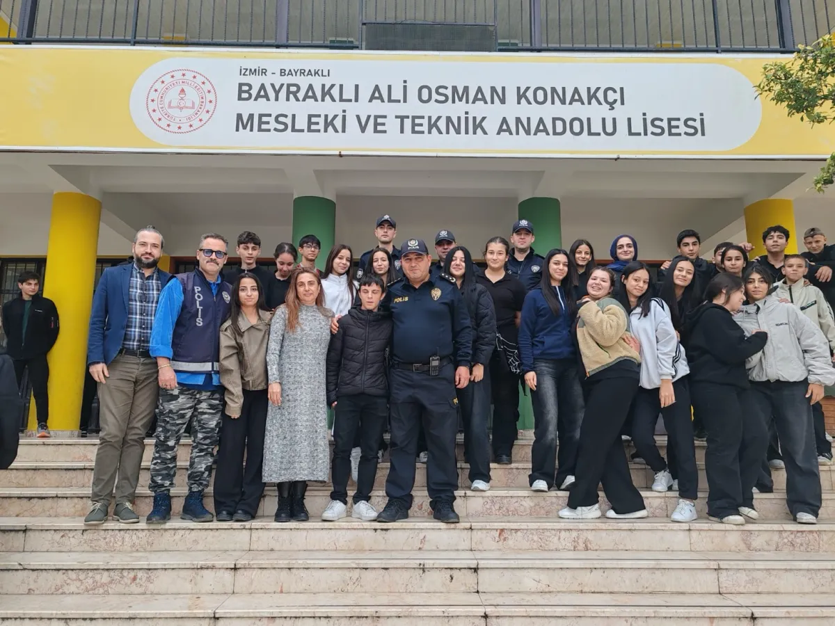 İzmir Emniyet Müdürü, Lisede Öğrencilerle Buluştu ve Başarı Diledi