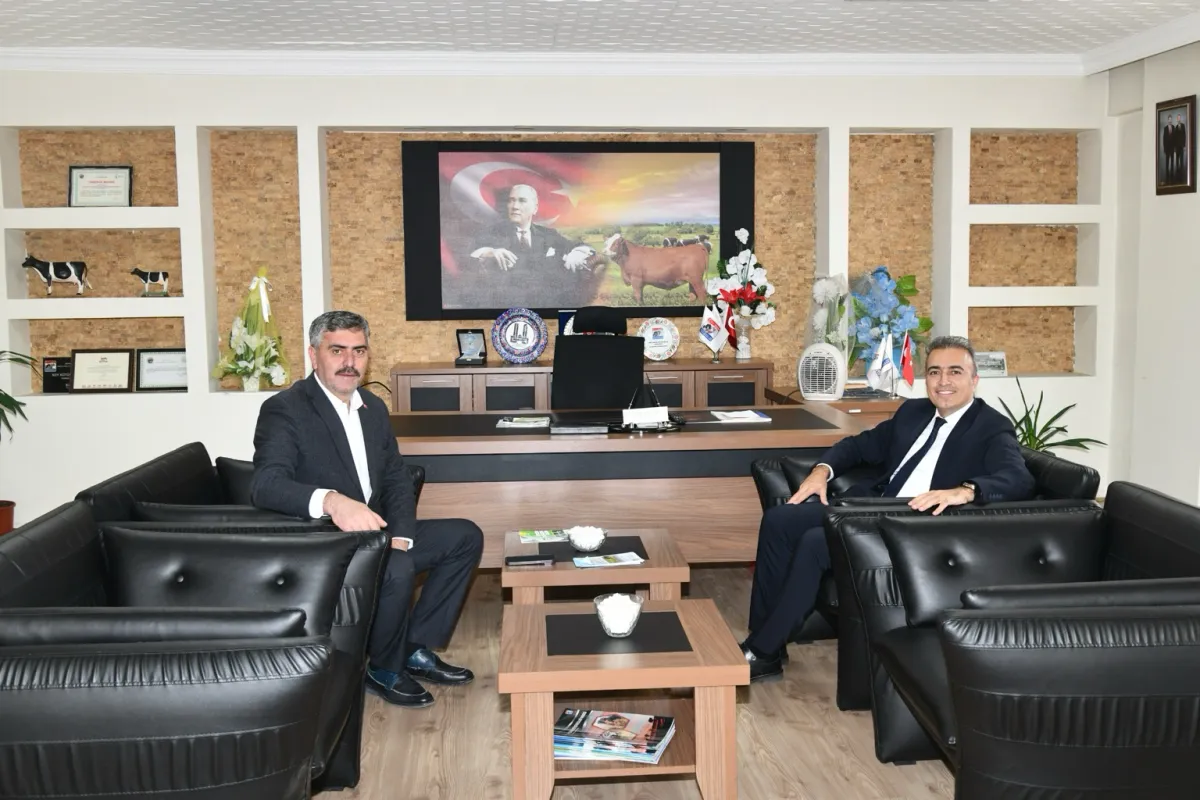 Ardahan Valisi Hayrettin Çiçek, Sığır Yetiştiricileri Birliği Başkanı'nı Ziyaret Etti
