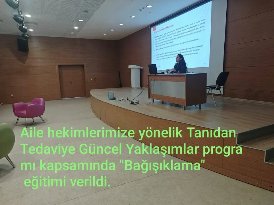 Ağrı'da Aile Hekimlerine Bağışıklama Konulu Güncel Eğitim Verildi