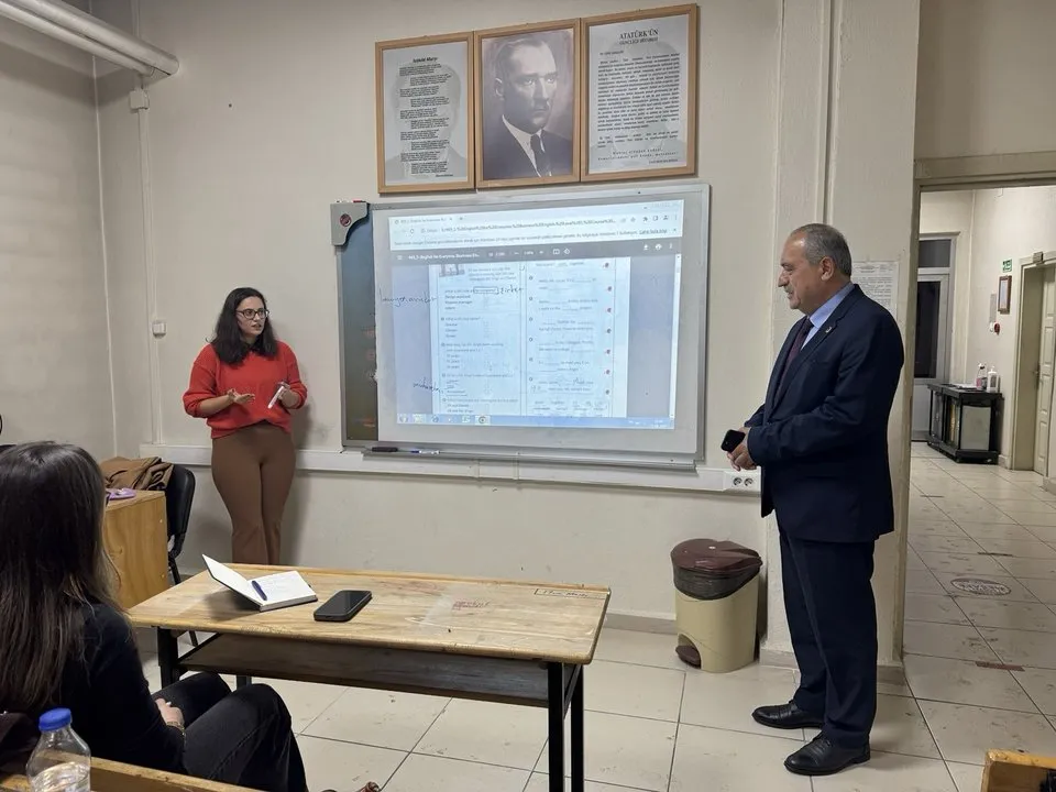 Ulus Belediye Başkanı Halk Eğitim Merkezi ve Akşam Sanat Okulunu Ziyaret Etti