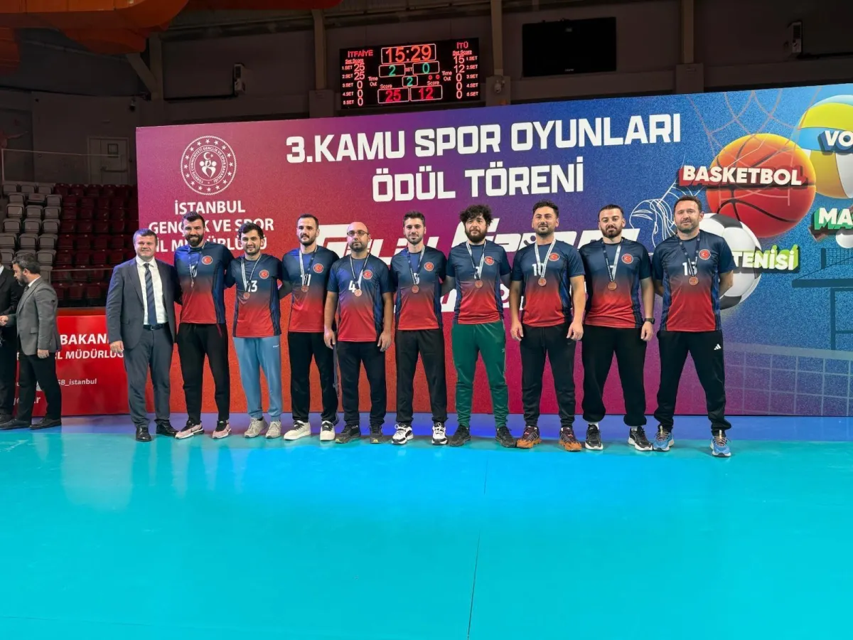 Sultangazi MEB Voleybol Takımları İstanbul'da Başarılara İmza Attı