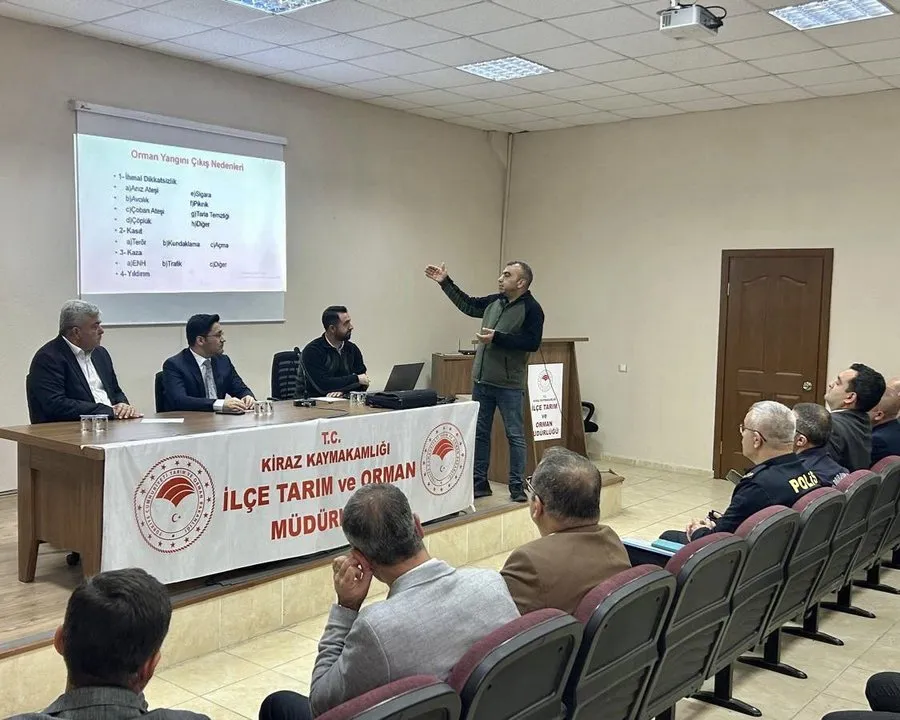 İzmir Bayındır'da Orman Yangınlarıyla Mücadele Eğitimi Muhtarlara Verildi