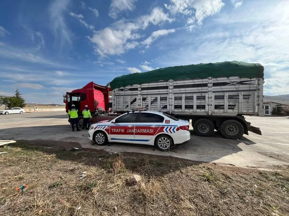 Yozgat Valiliği'nden Aşırı Tonaj Uyarısı: Güvenli Ulaşım İçin Kurallara Uyun